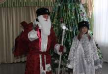 Полицейский Дед Мороз поздравил детей