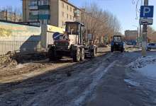 Грейдер и трактор вышли на улицу Калмыкова